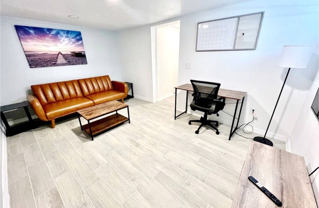 Modern & Chic 1 Bed Apartment Unit 2n