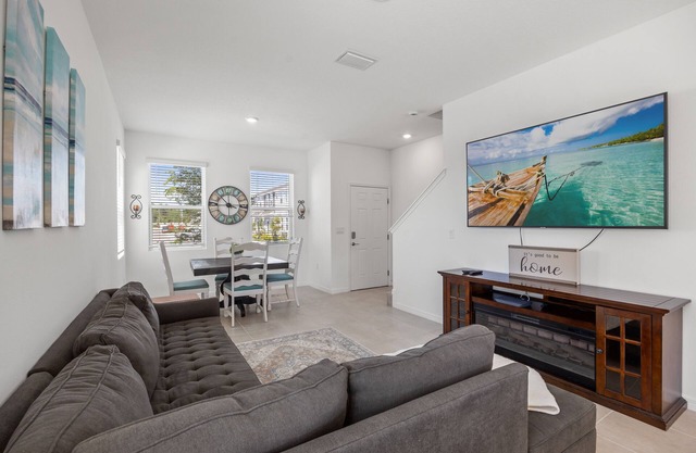 Modern Chic Sunshine Oasis in Gorgeous Skye Ranch Sarasota w/Large Heated Pool