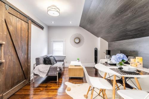 Modern City Suite with Rooftop Patios