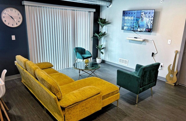 Modern Comfort Meets Affordable Luxury – Your Perfect Stay Awaits!