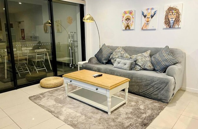Modern Comfort near Westfield