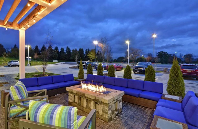 Modern Comforts: 3 Units w/Kitchenette, Breakfast, Parking, Pets Allowed!