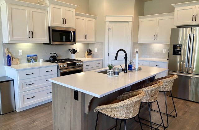 Modern Comfy 3BR house near the Village + Downtown