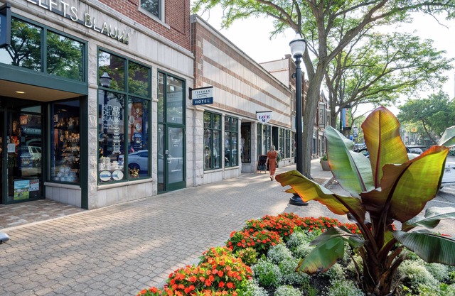 Modern Condo Downtown Holland: The Erie