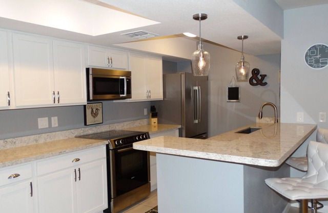 Modern Condo in a Quite Neighborhood Near Paradise Valley Mall