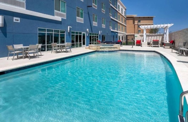 Modern Convenience! 4 Relaxing Units! Onsite Pool, FREE Breakfast, Parking!