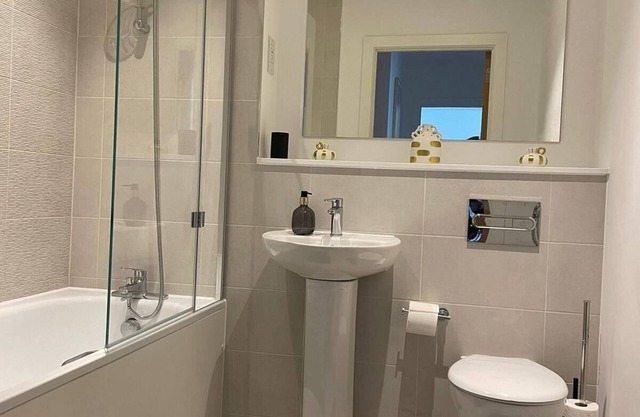 Modern, cosy, clean waterside Apartment to feel at home.