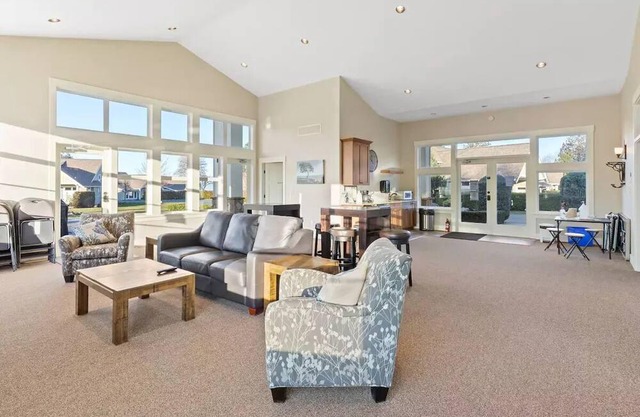 Modern Cottage at Qualicum Landing