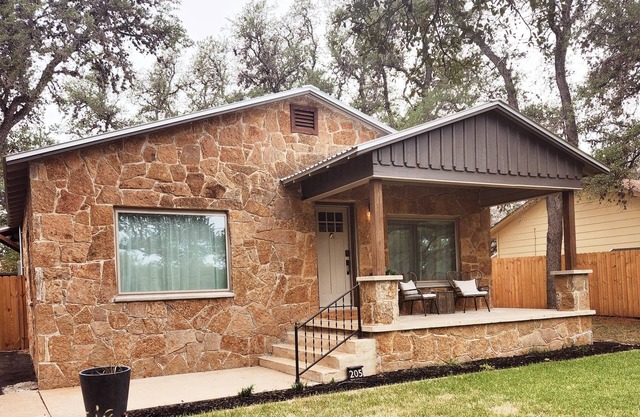 Modern Country Home at the start of the Hill Country Wine Trail