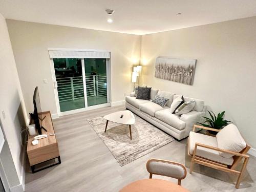 Modern Cozy 2 bedroom FREE Parking & High Speed Wifi