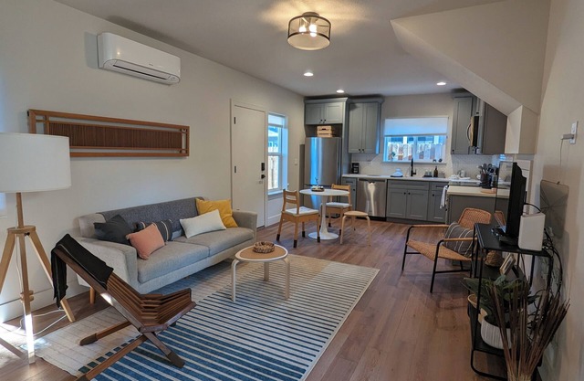 Modern Detached ADU in SE PDX, 2 bedroom, 1.5 bathroom