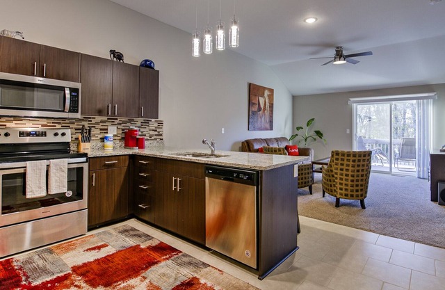 Modern Duplex w/King Bed Close to KCI/Zona Rosa ✈ϟFiber