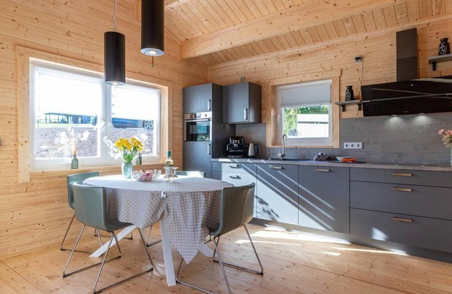 Modern en Rustig Gelegen met Overdekt Terras, Dichtbij de Diemelsee