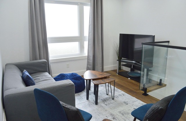 Modern East York Retreat 20 mins to DT Toronto
