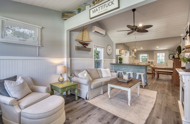 Modern Farmhouse Steps to Beach and Love Lane