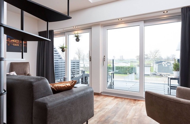 Modern flat at the Sneekermeer lake