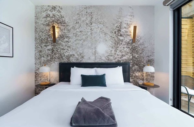 Modern Flat w/Mtn Views & Private Balcony!