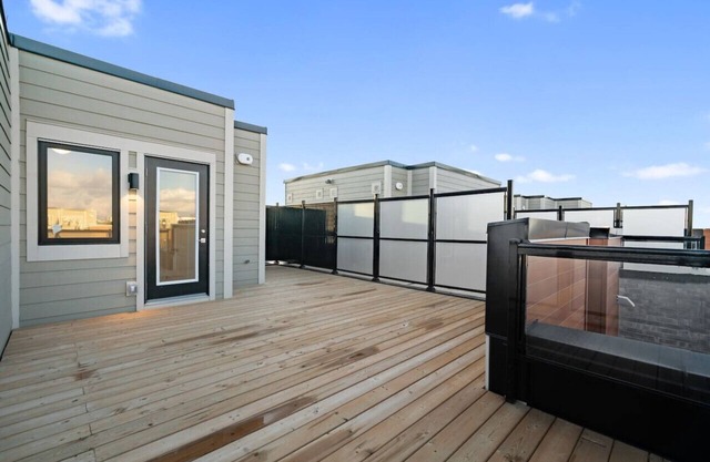 Modern Getaway with Smart TVs Laundry & Workspace