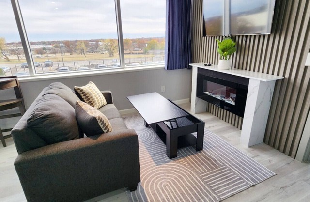 Modern High-Rise Apartment - 4