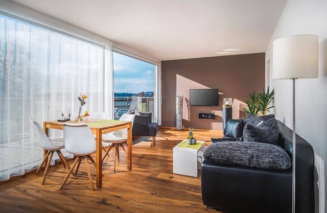 Modern Holiday Apartment "Dreiländereck 1" with Private Terrace & Wi-Fi