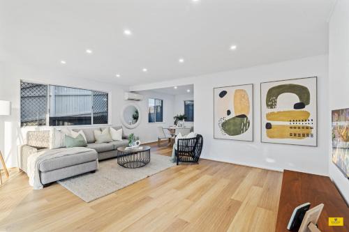 Modern Holland Park Home with Easy City Access