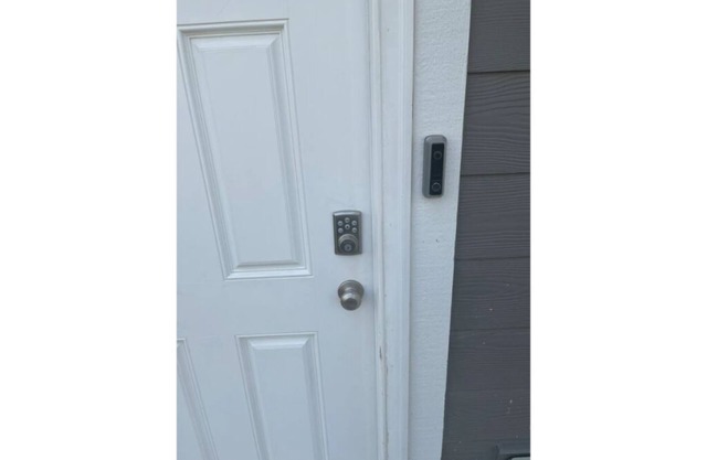 Modern home 10 minutes from Downtown and Airport