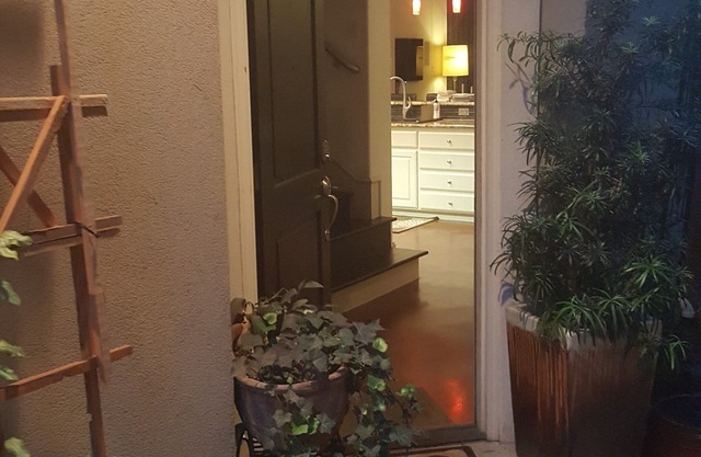 Modern Home 2300ft w 3 Rooms, , 2 Living Rooms, 2.5 Bath, Patio, +
