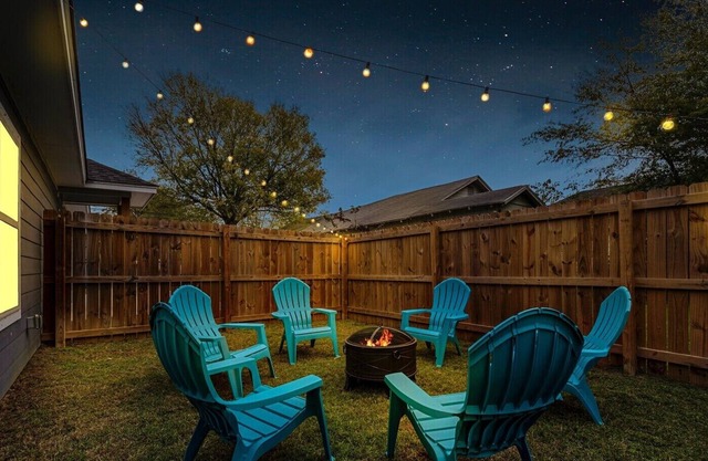 Modern Home near 2 miles from Baylor & Magnolia| Private Backyard
