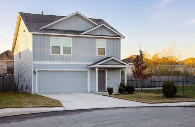 Modern home near Six flags and Medical center
