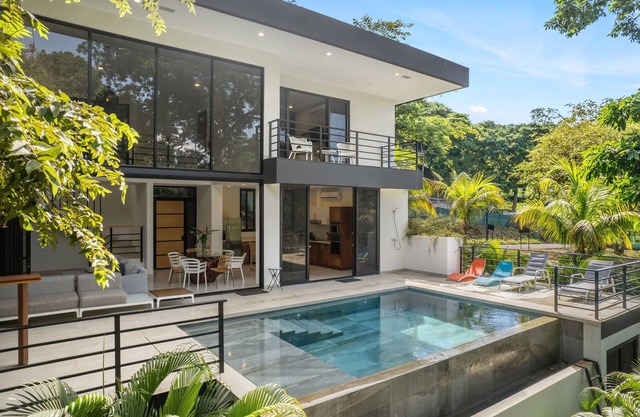 Modern Home - Private Pool - Beach Club Access