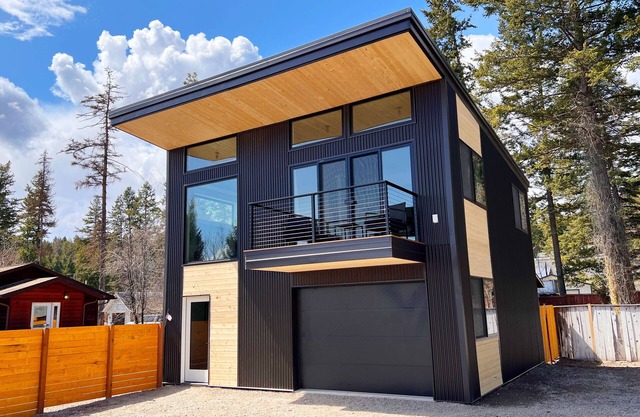 Modern Home With Game Room & Lake Views!