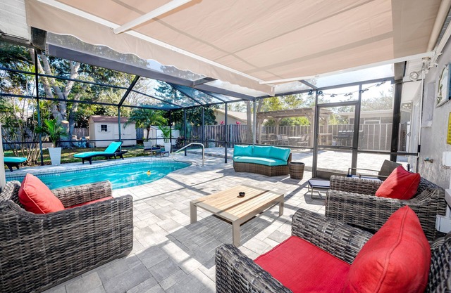 Modern house heated pool near TPA Clearwater Dunedin Palm Harbor