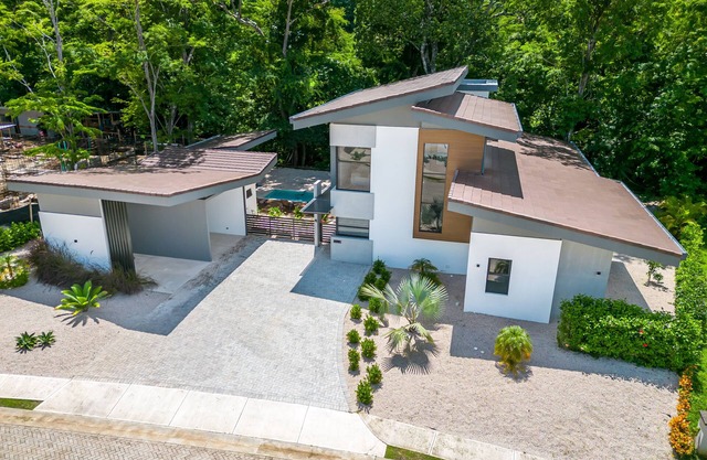 Modern house in golf Resort Reserva Conchal - LDB02