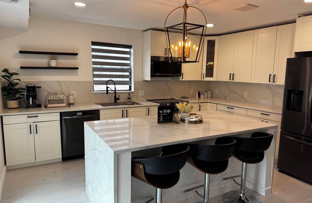 Modern house in heart of Minneapolis, All the amenities, No Clean Fee
