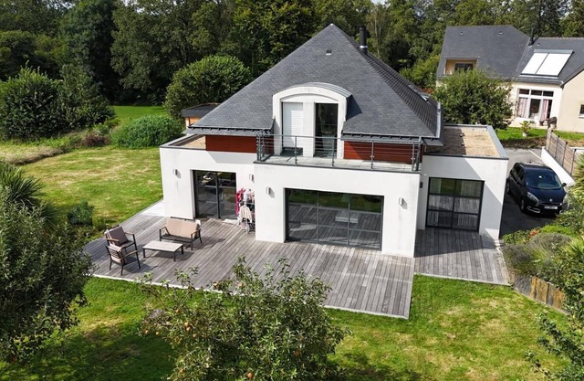 Modern house in the countryside, 20 min from the beaches.