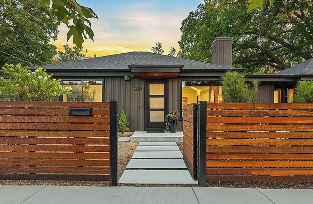 Modern Hyde Park home- completely remodeled