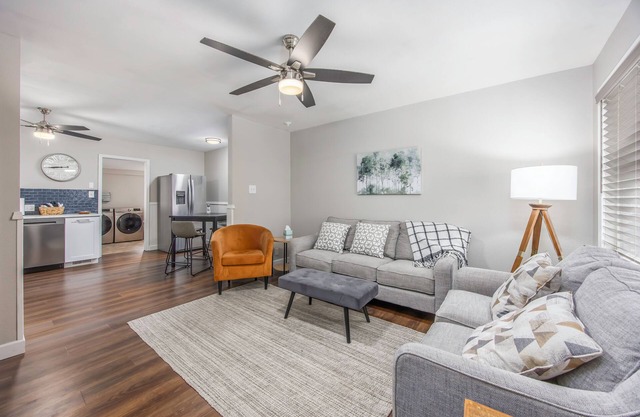 Modern & Inviting Remodeled 3BR in Independence, KS!