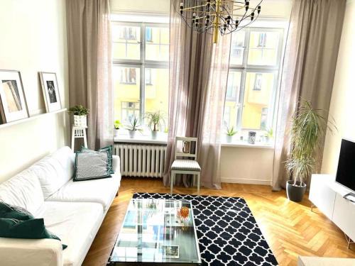 Modern lägenhet med balkong