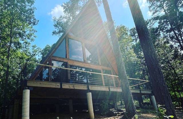 Modern lakefront cabin nestled in the piney woods of East Texas. Pet Friendly!