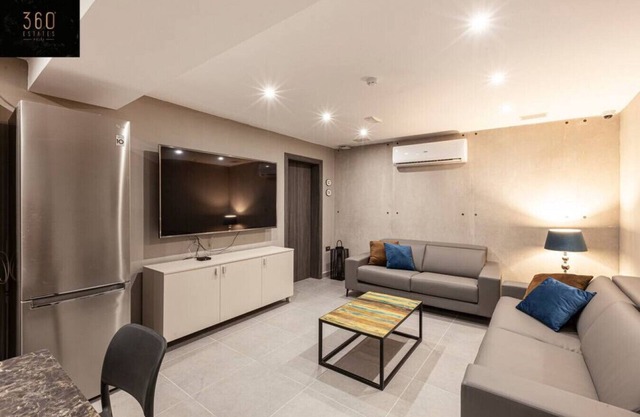 Modern, large and spacious HOME, perfect for GROUP
