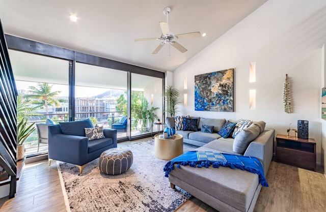 Modern Loft - Walk to Beach, Shops & Groceries