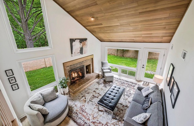 Modern Lux Home near DC!