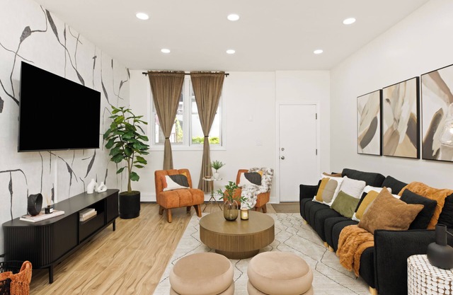 Modern LUXE Apt near NYC + Backyard