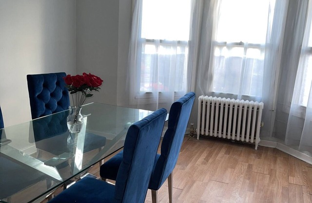 Modern Luxury 2 Bedroom Villa FREE PARKING