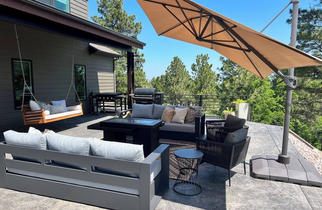 Modern Luxury Home Getaway *Rally Rental* NO GRAVEL