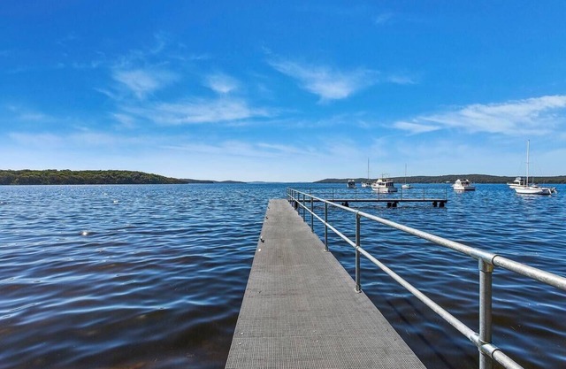 Modern Luxury Home on the Lake Macquarie n300 meters to a Boat ramp and Jetty!