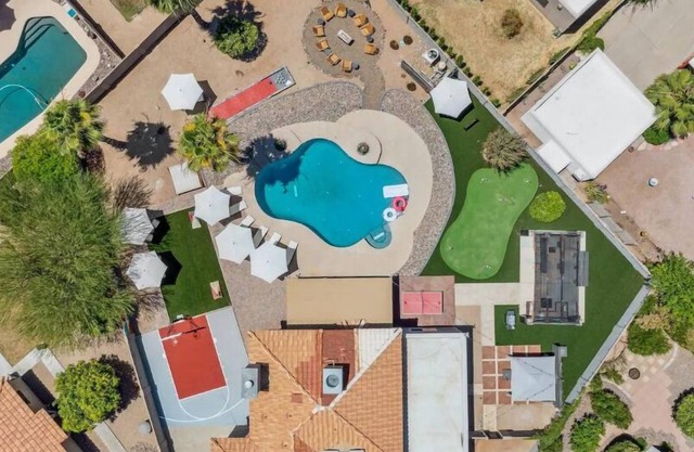 Modern Luxury Scottsdale Resort! Pool, Golf, Games
