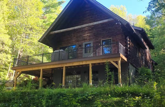 Modern Luxury Log Cabin near Ski Butternut in Great Barrington