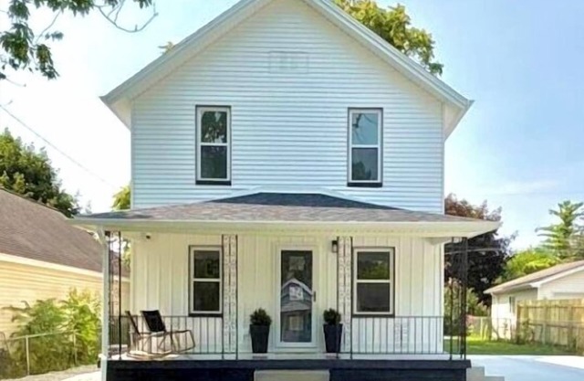 Modern Monroe Farmhouse 3bd/1bth sleeps 7
