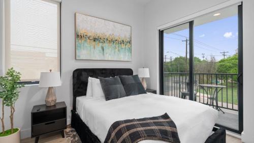 Modern & Newly Renovated 1BR Flat West Congress
